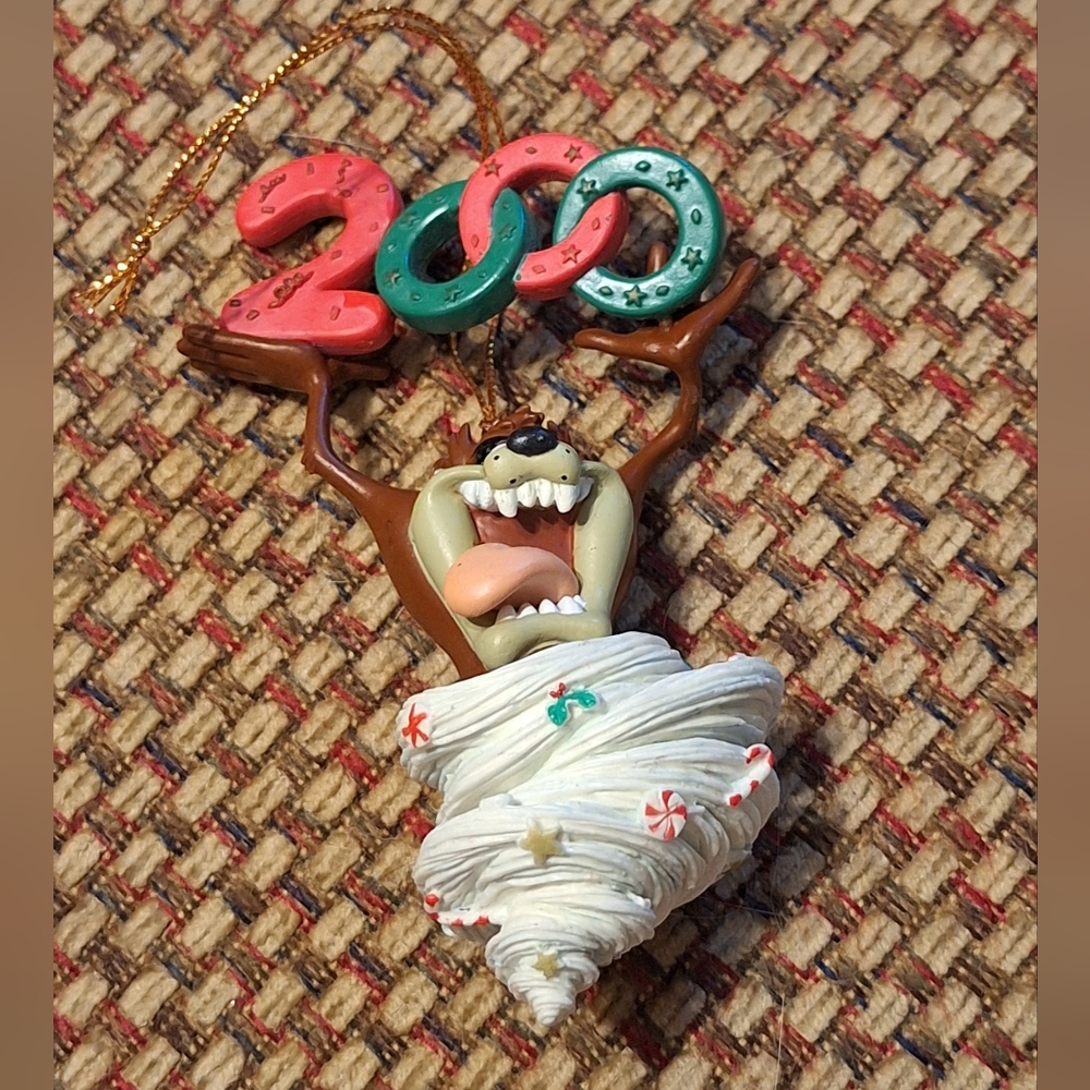 Vintage Looney Tunes Tazmanian Devil 2000 Y2K Resin Holiday Ornament